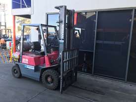 Nissan JO2 LPG / Petrol Counterbalance Forklift - picture0' - Click to enlarge