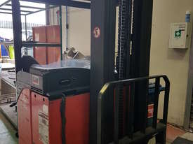LINDE FORKLIFT HIGH REACH - picture0' - Click to enlarge