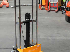 400kg Adjustable Forks Platform Stacker/Manual Stacker Lifting 1200mm - picture0' - Click to enlarge