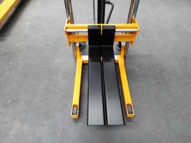 400kg Adjustable Forks Platform Stacker/Manual Stacker Lifting 1200mm - picture2' - Click to enlarge