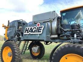 Hagie STS16 Boom Spray Sprayer - picture1' - Click to enlarge