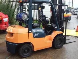 Toyota 7FG25 Forklift 6000mm lift 3 Stage Mast Side Shift Fresh Paint  - picture0' - Click to enlarge