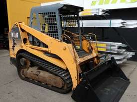 Mustang MTL16 Tracked Loader Loader - picture0' - Click to enlarge