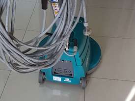 Tennant vacuum floor polisher - picture1' - Click to enlarge