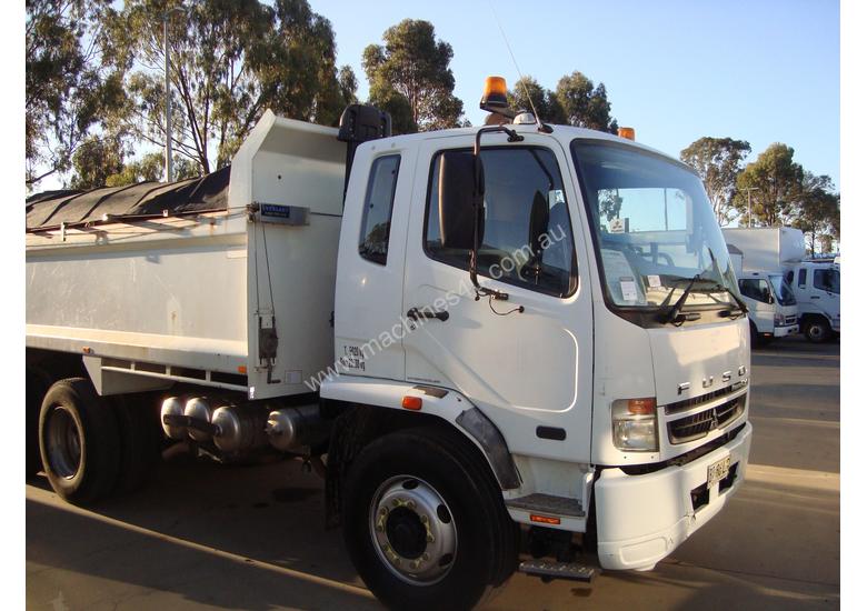 caption Fuso Fighter Tipper Truck