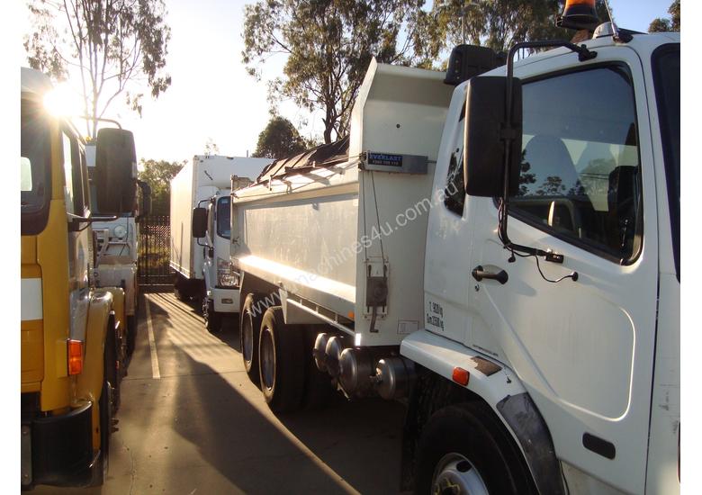 caption Fuso Fighter Tipper Truck
