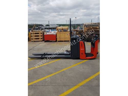Used Forklift:  N24HP Genuine Preowned Linde 2.4t