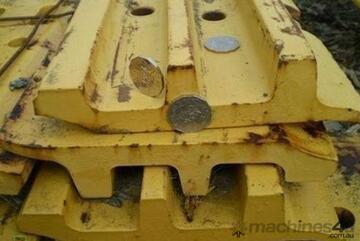 D155 FULL SET Komatsu Triple Bar Growsers