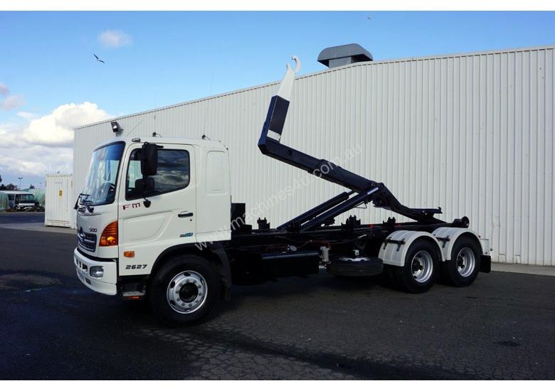caption 2008 Hino FM 2627 16 Ton Hooklift Truck