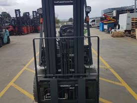 Used Forklift:  UG1F2A30DU Genuine Preowned Nissan 3t - picture0' - Click to enlarge