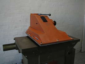 25 Ton Swing Arm Clicker Press Die Cutter - Atom G999 SAB - picture0' - Click to enlarge