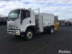 2008 Isuzu FSS550 - picture2' - Click to enlarge