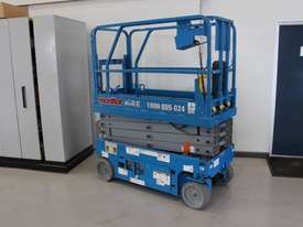 Scissor Lift - 19' (7.79m) Narrow Electric  - picture1' - Click to enlarge