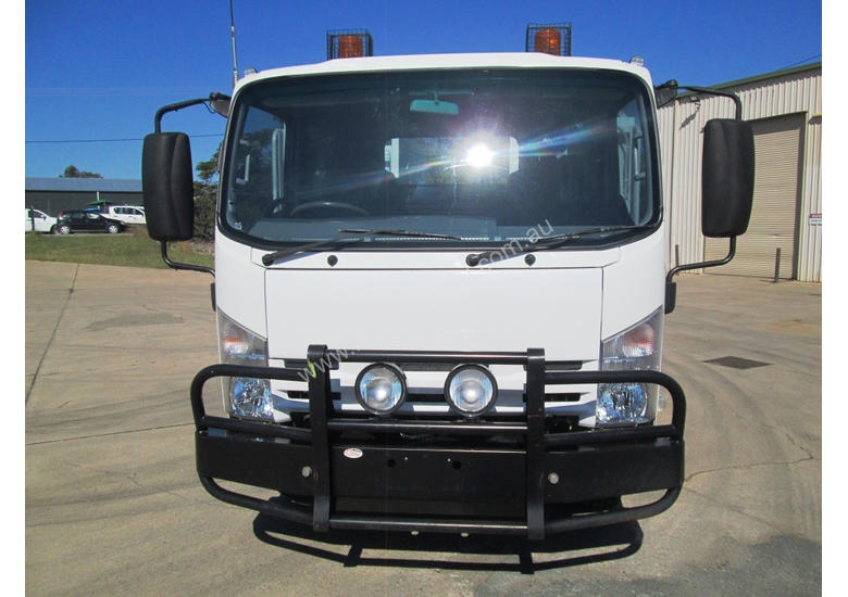 caption Isuzu NQR450 Tray Truck