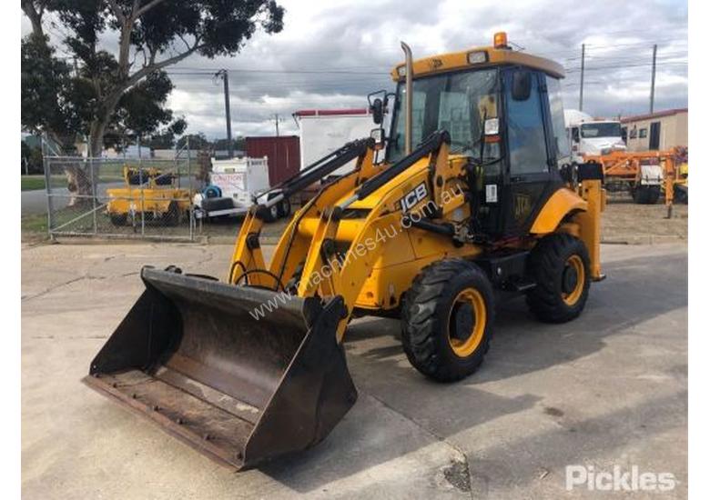 Used jcb 2CX Backhoe Loader in , Listed on Machines4u