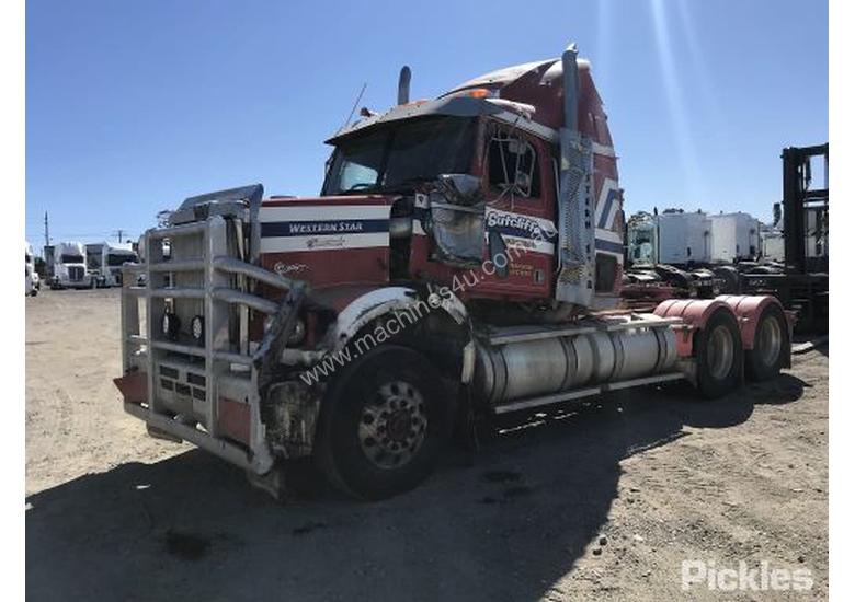 caption 2013 Western Star 4800FX Constellation