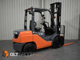 Toyota 3 Tonne Diesel Forklift 8FD30 4000mm Lift Height 3961 Low Hours 2015 Model - picture1' - Click to enlarge