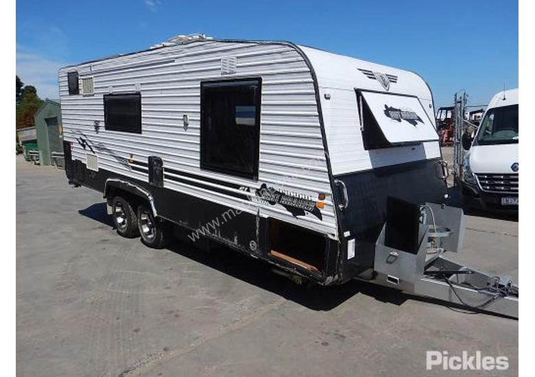 Buy Used JB Caravans 2015 JB Caravans DIrt Roader 21 Prime Mover Trucks ...