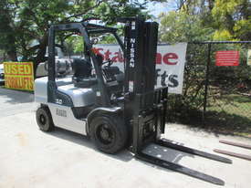 Nissan 3 ton Container Mast Used Forklift  #1501 - picture0' - Click to enlarge