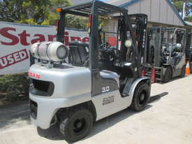 Nissan 3 ton Container Mast Used Forklift  #1501 - picture2' - Click to enlarge