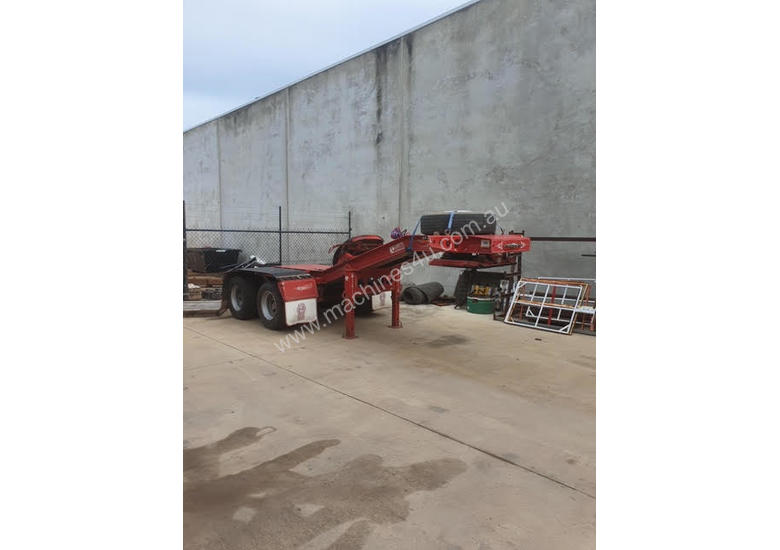 caption 2008 Lusty Quad Axle Low Loader with a Lusty 2 axle Dolly.