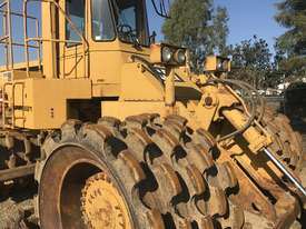 Caterpillar 825C Compactor - picture1' - Click to enlarge