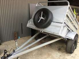 Stock Crate trailer - tipping - picture0' - Click to enlarge