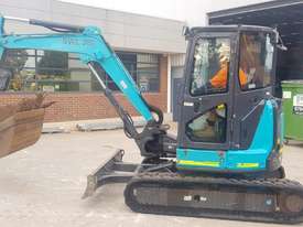 USED AIRMAN AX48U EXCAVATOR WITH FULL A/C CABIN, HITCH AND BUCKETS - picture0' - Click to enlarge