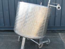 Angled Stainless Steel Tank - 470L - picture0' - Click to enlarge