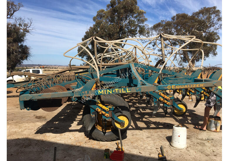 Used 2015 Equalizer Equalizer 12000V300 Seeder Bar Seeding Planting