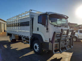 Isuzu FXR 1000 Stock/Cattle crate Truck - picture0' - Click to enlarge