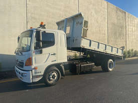 Hino FD 1024-500 Series Tipper Truck - picture0' - Click to enlarge