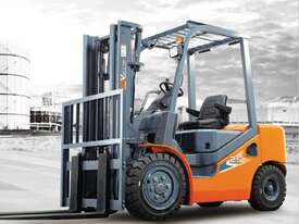 New MLA Vulcan 2.5T Container Accessible Forklift - picture0' - Click to enlarge