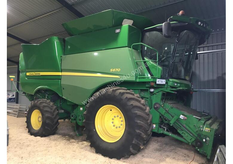 caption John Deere S670 Header(Combine) Harvester/Header