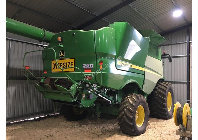 caption John Deere S670 Header(Combine) Harvester/Header