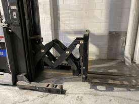 Reach truck 8M Lift - Stand Up Model - picture2' - Click to enlarge