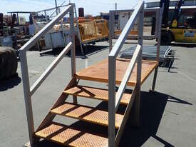 4 STEP ACCESS PLATFORM - picture0' - Click to enlarge