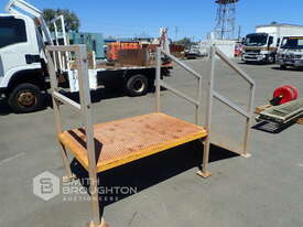 4 STEP ACCESS PLATFORM - picture1' - Click to enlarge