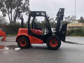 Everun ERTF25 All terrain forklift - picture0' - Click to enlarge