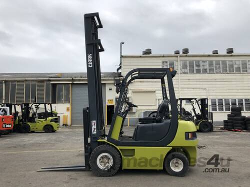 Compact Clearview Mast 2.0t LPG CLARK Forklift