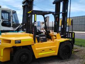 Used 7.0T Dalian Diesel Forklift - picture0' - Click to enlarge