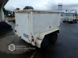 1998 CUSTOM MADE TANDEM AXLE ENCLOSED BOX TRAILER - picture0' - Click to enlarge