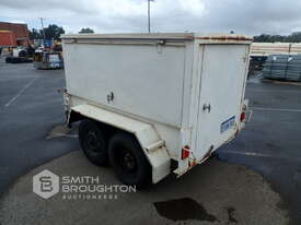 1998 CUSTOM MADE TANDEM AXLE ENCLOSED BOX TRAILER - picture1' - Click to enlarge