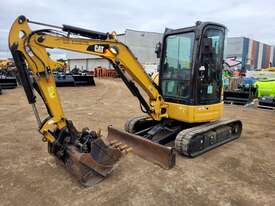 CAT 303.5E 3.7T EXCAVATOR WITH FULL A/C CABIN, 3 BUCKETS AND RIPPER ATTACHMENT 1936HRS. VERY TIDY - picture0' - Click to enlarge