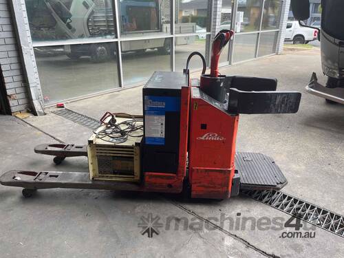 Linde 2 Tonne Pallet Truck For Sale
