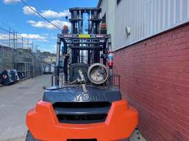 2014 model Toyota 8FG60 , LPG forklift - picture2' - Click to enlarge