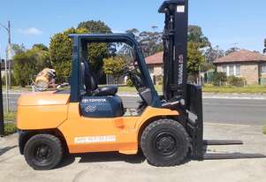 ACTIVE FORKLIFTS - 2008 Model Toyota 4.5 Ton forklift for sale-4m lift height hydraulic side shift f