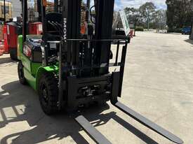 NEW 2.5T POWERFUL Electric Forklift - picture0' - Click to enlarge