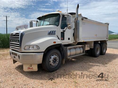 7/08 one-owner low km Mack CHMM Tipper Truck