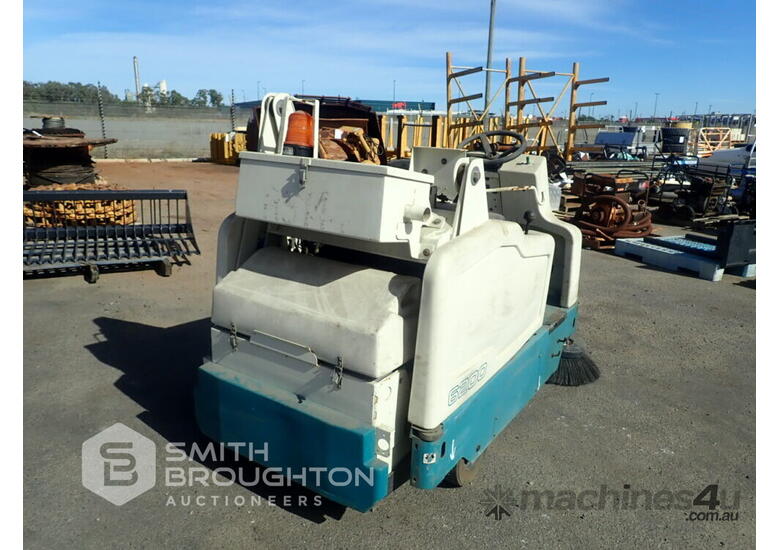 Used TENNANT 6200 COMPACT RIDE ON SWEEPER Ride On Sweeper in , Listed